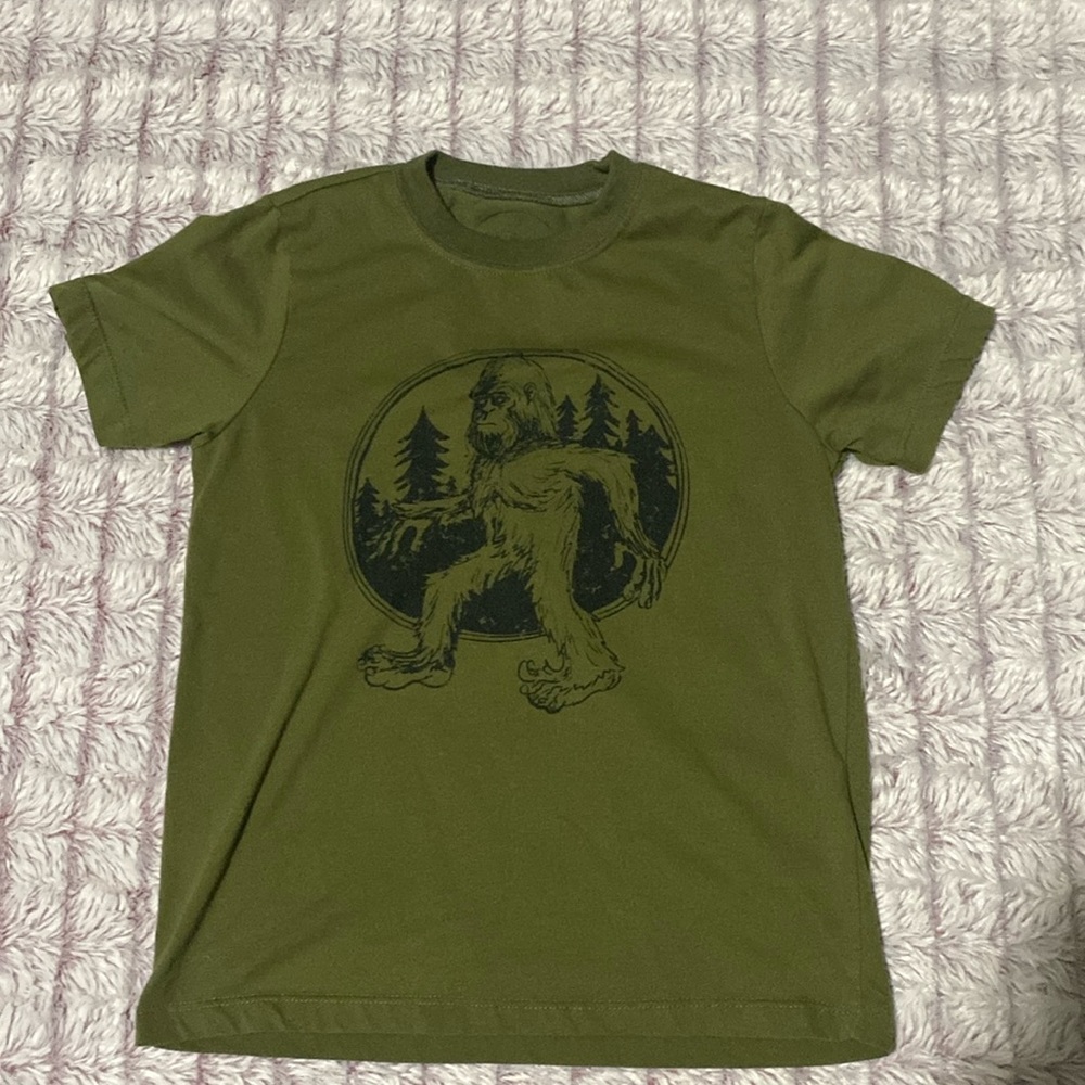 Like New Bigfoot Tee Youth